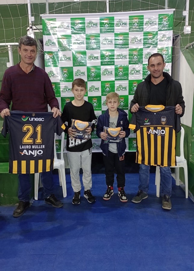 Anjos Do Futsal Entrega Uniformes Para Os Alunos Atletas Em Lauro